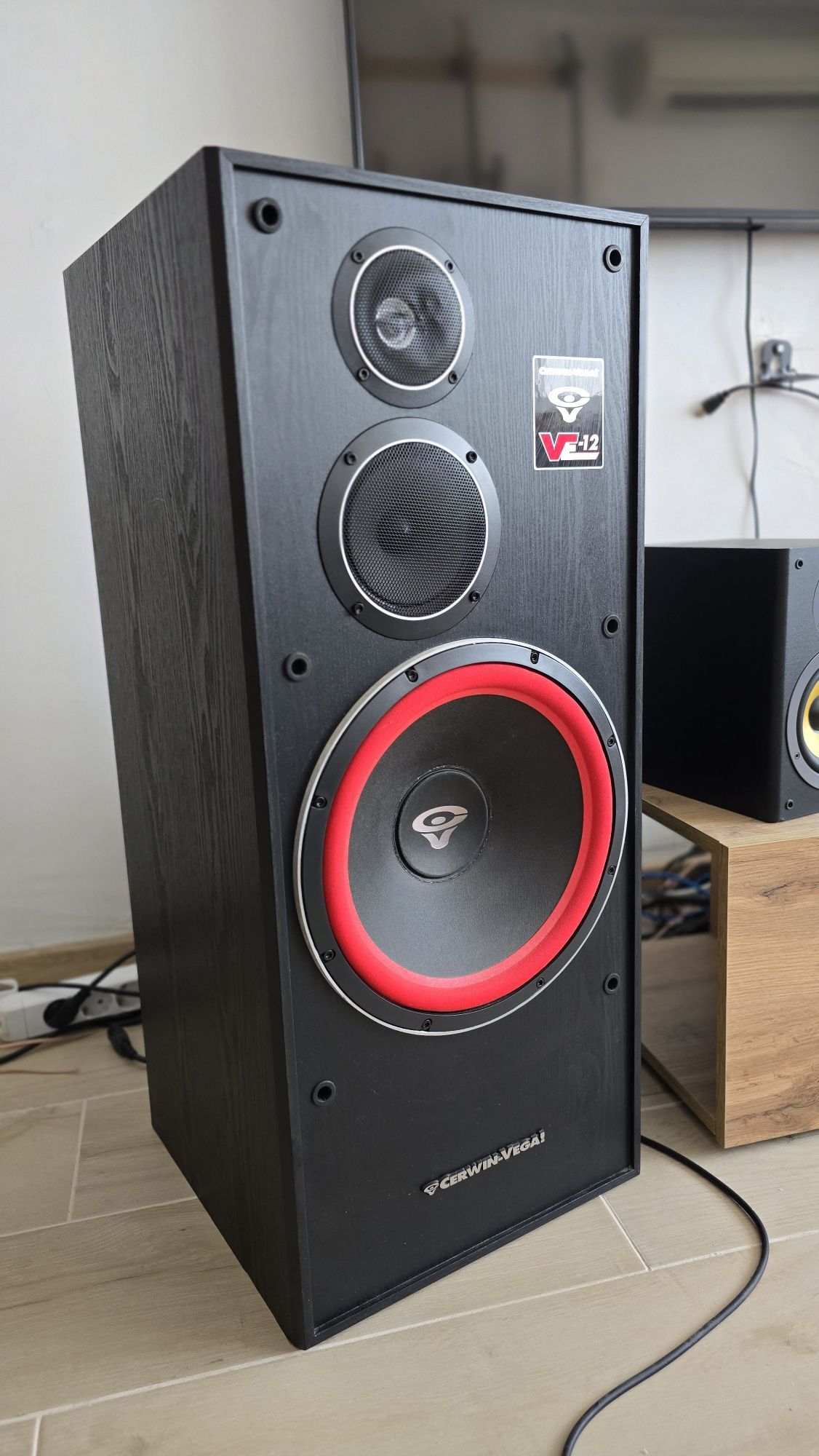 Тонколони Cervin Vega VE-12 300W