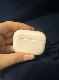 Кейс от первых AirPods Pro