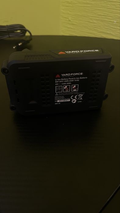 Продавам зарядни и батерии на YARD FORCE