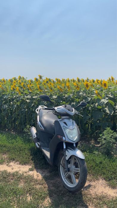 Vând scuter Kymco 200 cm