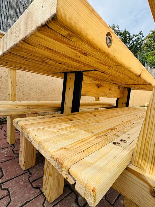 Set mobiler din lemn masiv pentru terasa sau foisor