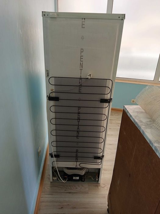 Хладилник с горна камера ELECTROLUX