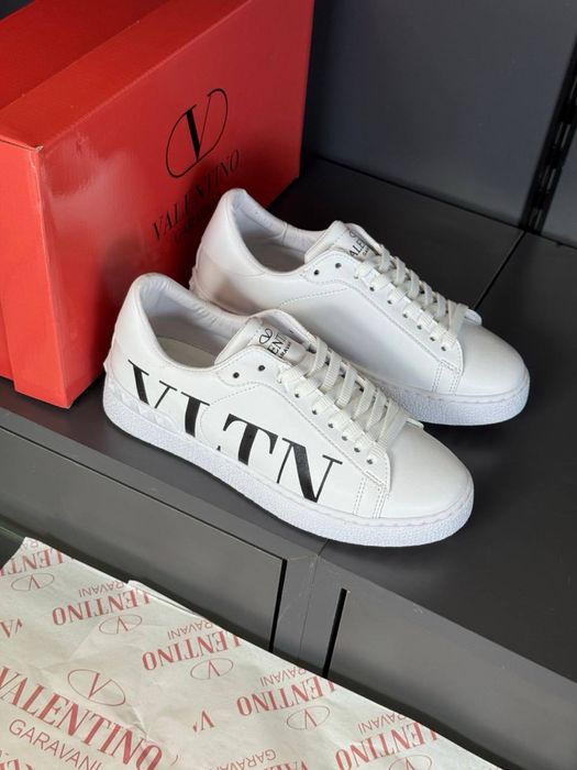 Adidasi Valentino noi !!! Marimi 40/44 !!!