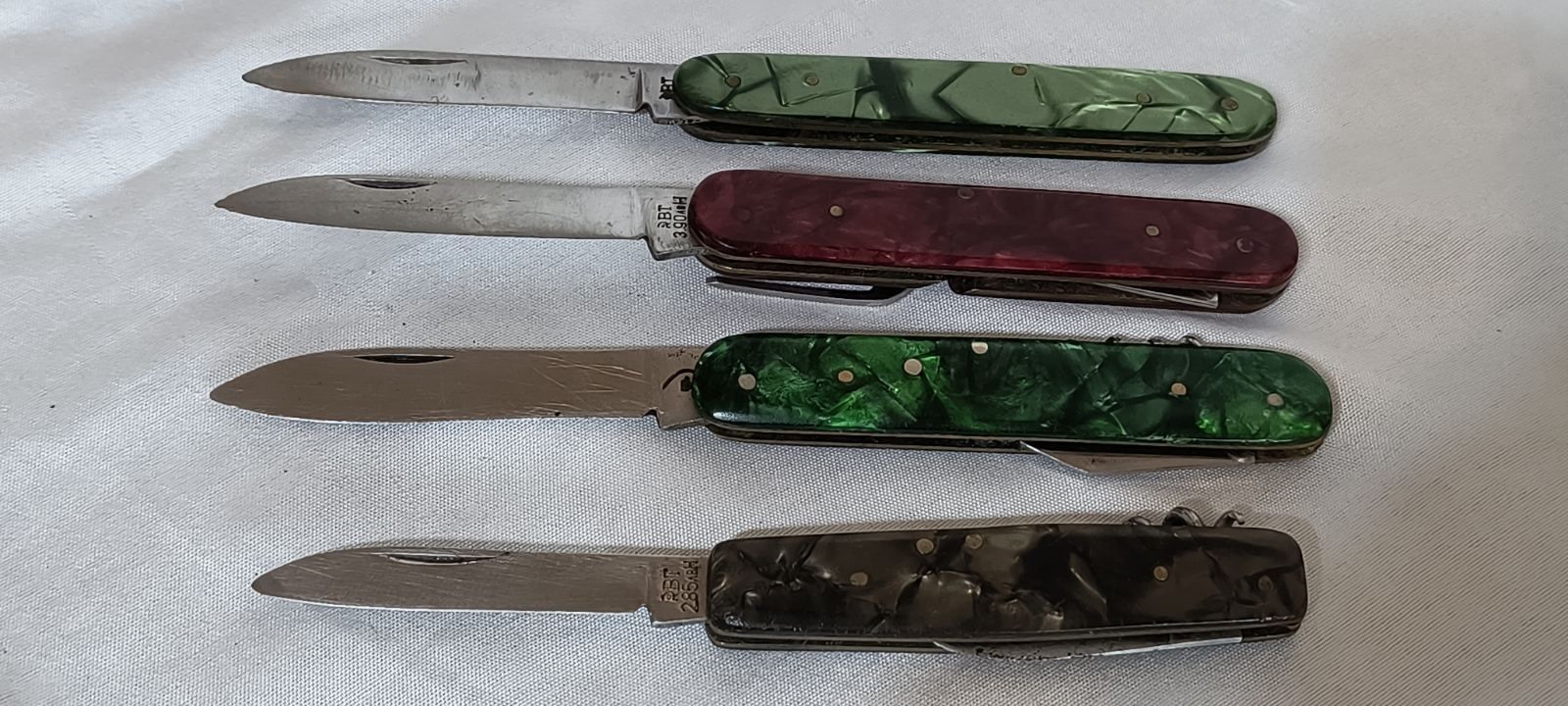 4 броя Български Велико Търновски стари ножчета