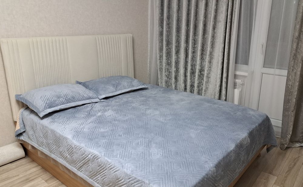 Продам спальный гарнитур с матрасом.