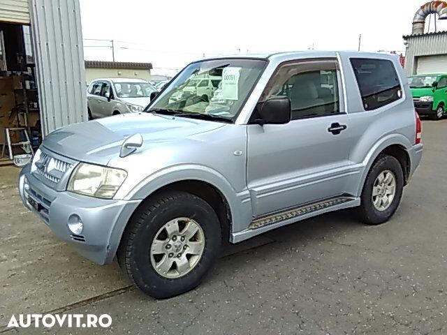 Dezmembrez Mitsubishi Pajero 2004