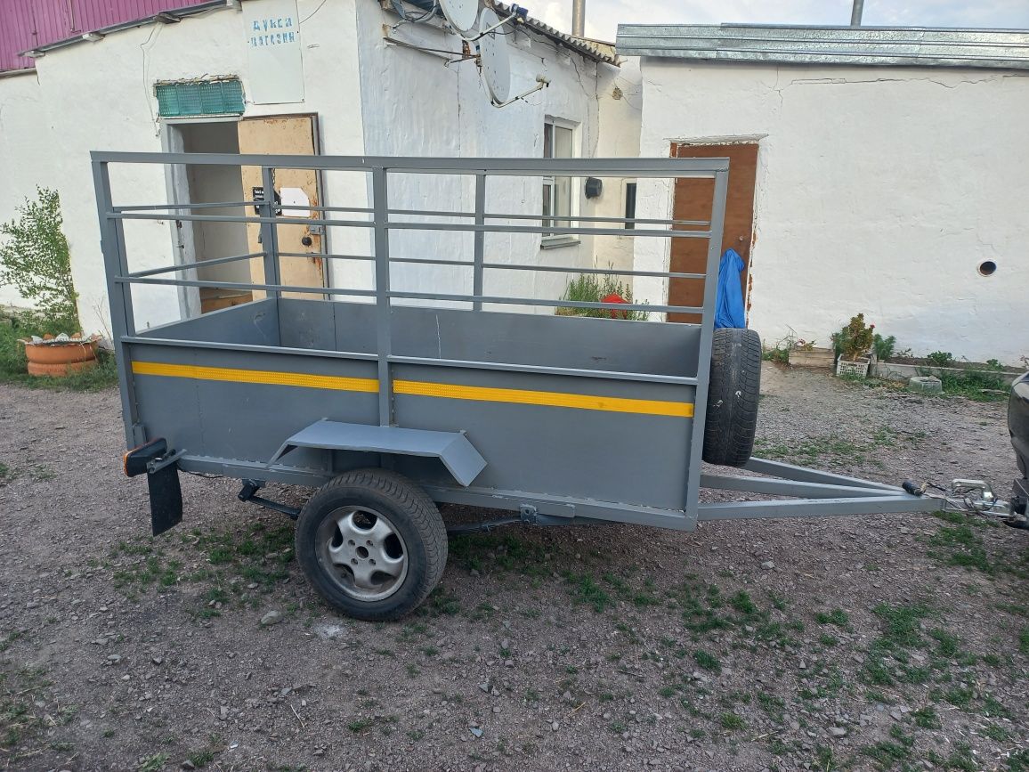 Прицеп,коневозка