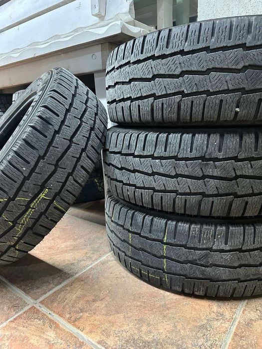 Зимни бусови гуми