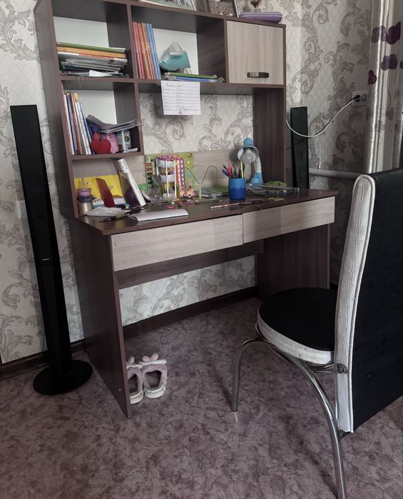 Продам письменный стол в отличном состоянии