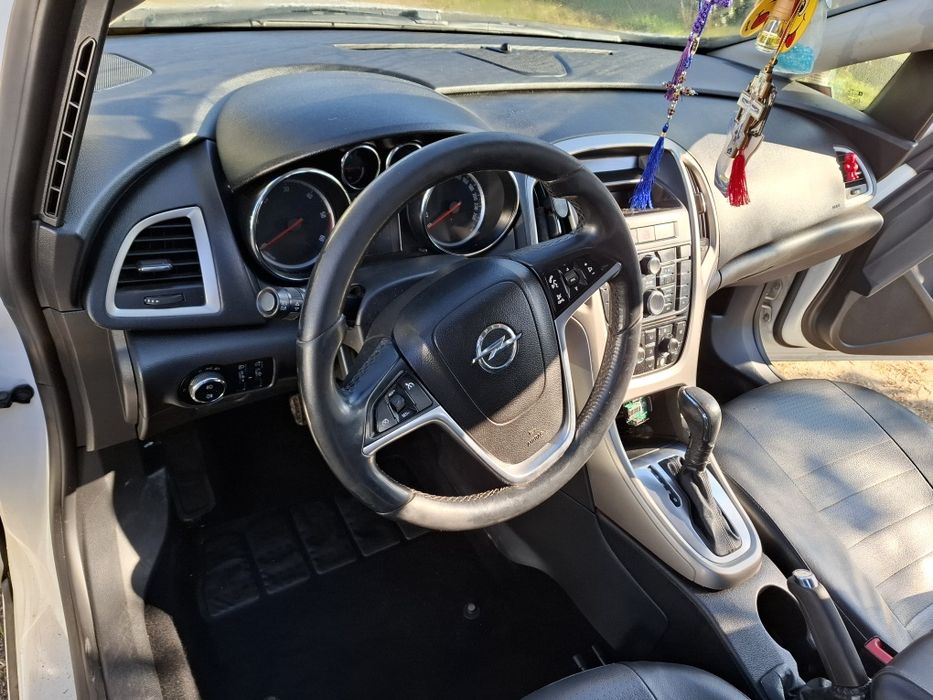 Vând opel astra j