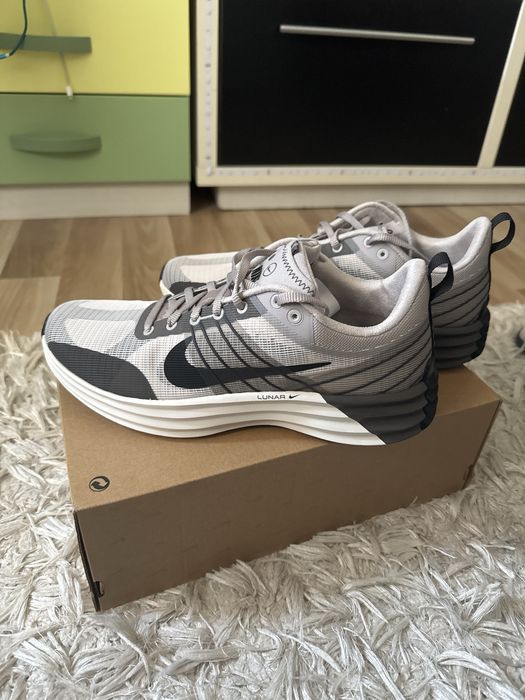 Adidasi Nike lunar roam