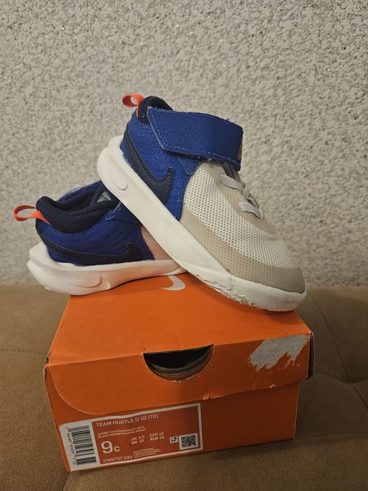 Маратонки Nike 26 размер