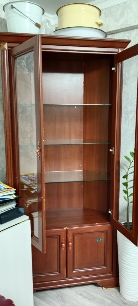 Продаю деревянную стекляшку – в хорошем состоянии