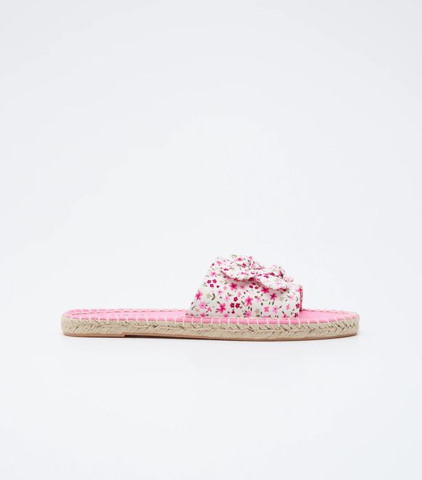 Slapi cu motiv floral Sinsay 40