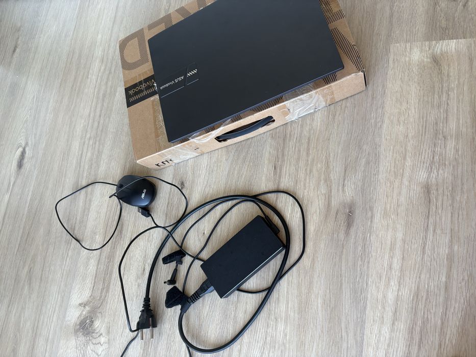 Laptop Asus Vivo Book , laptop accesorii cutie