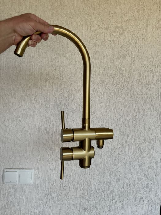 Baterie cada freestanding cu dus rotire 360 de grade, 2 functii, auriu