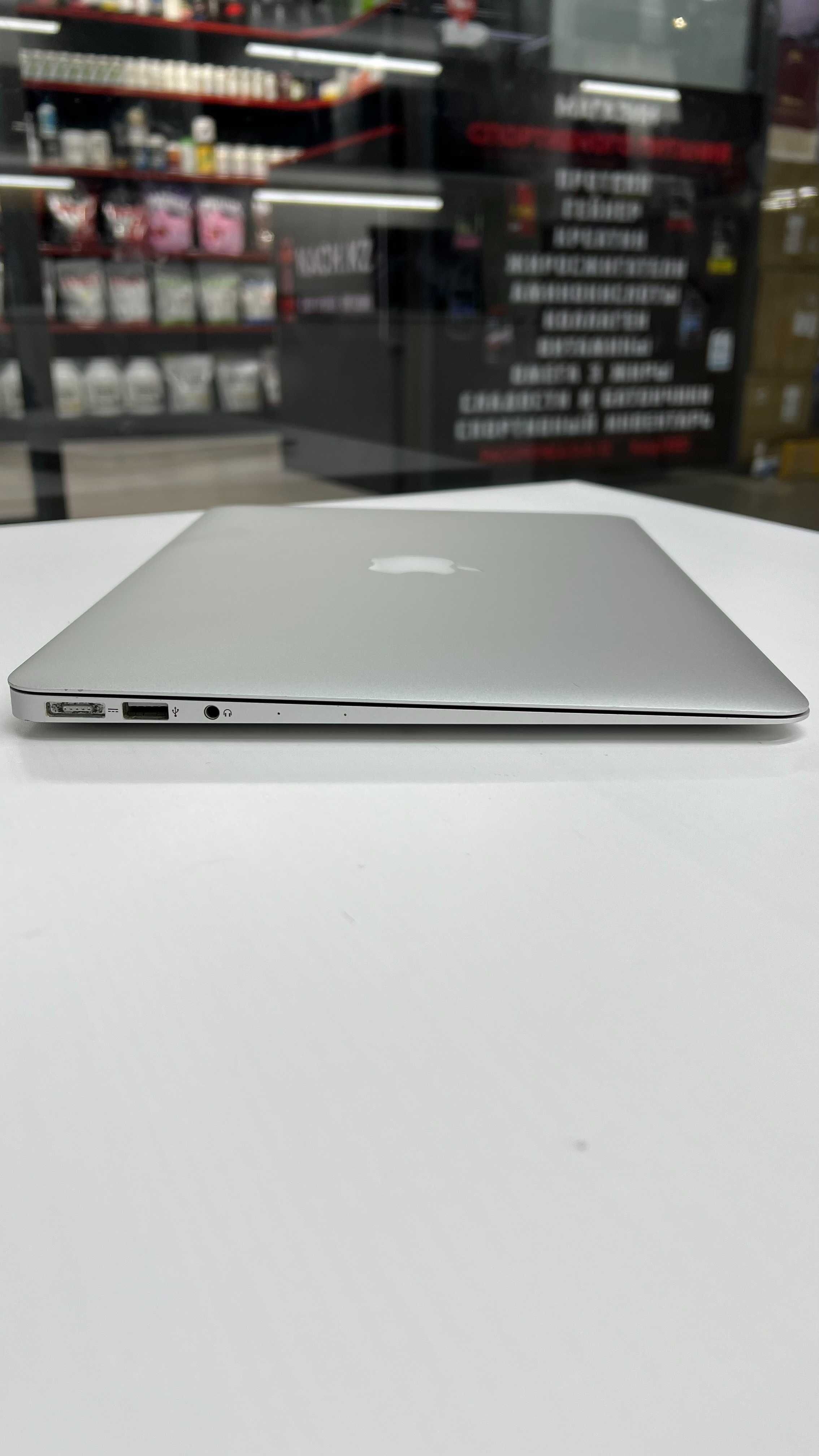 MacBook Air 13 дюймовый 2015 Intel CORE-i5 4GB RAM + Доставка беспл.