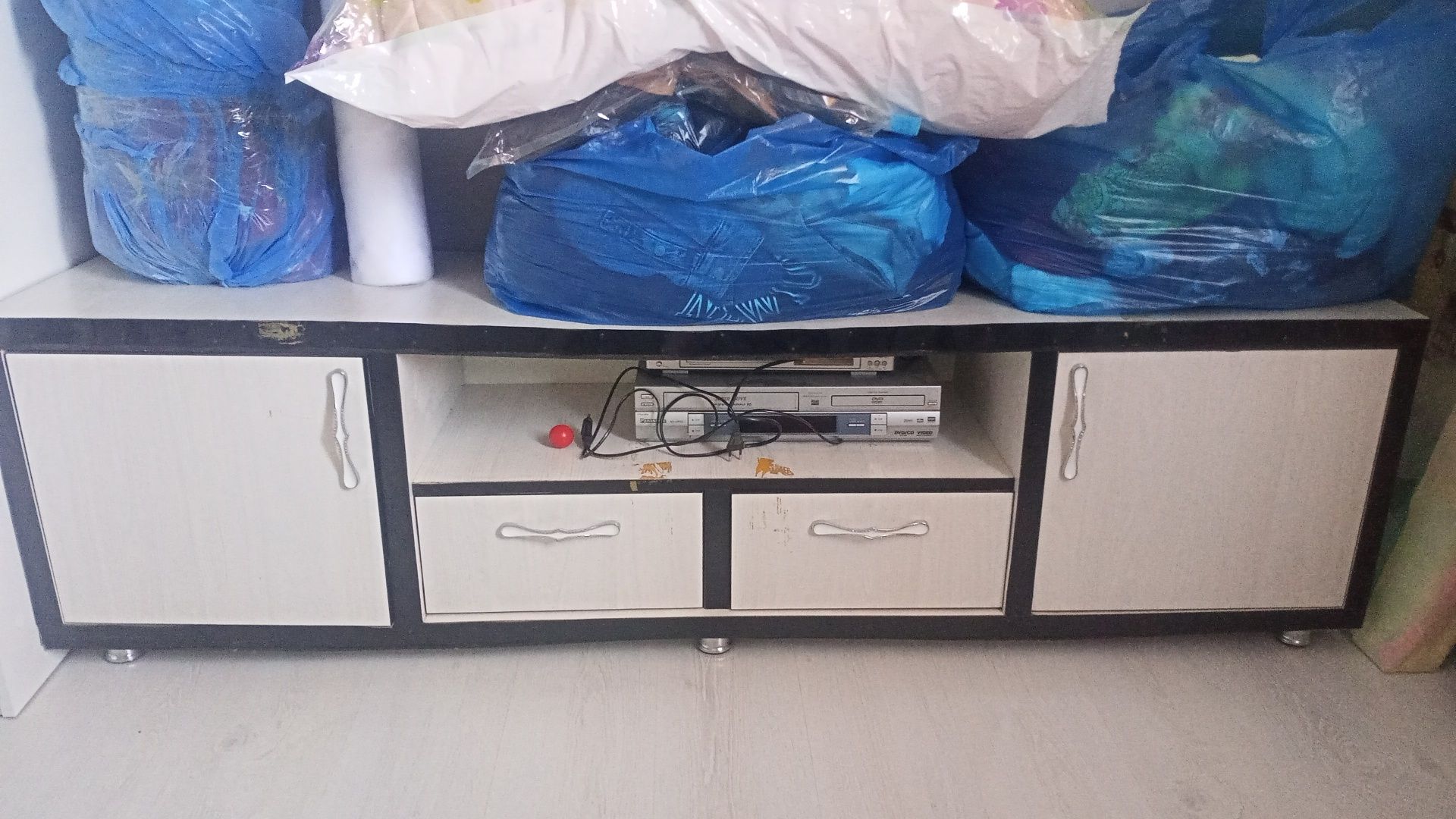 Отдам даром кровать двуспалку и тумбочку