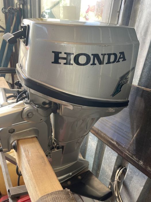 Vând motor barca 6 cp Honda