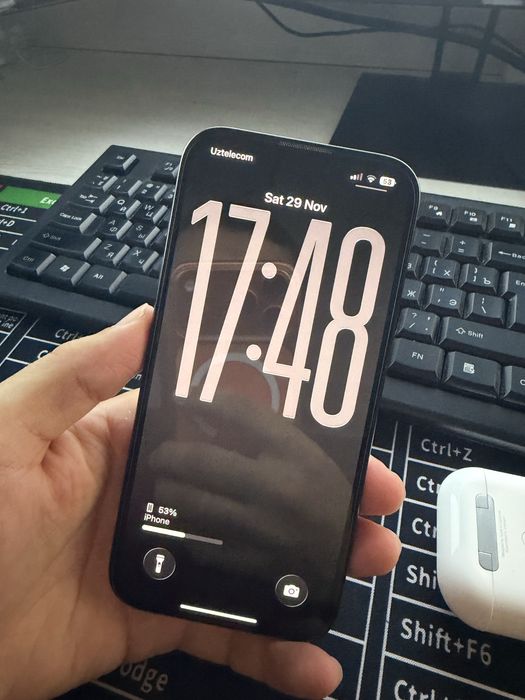 IPhone 15 pro, blue titanium