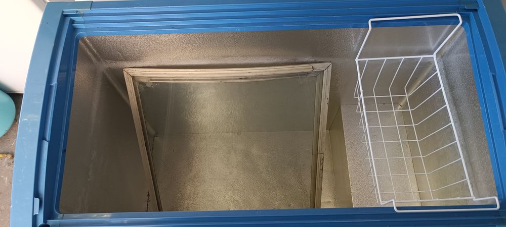 Продам морозильник 250л