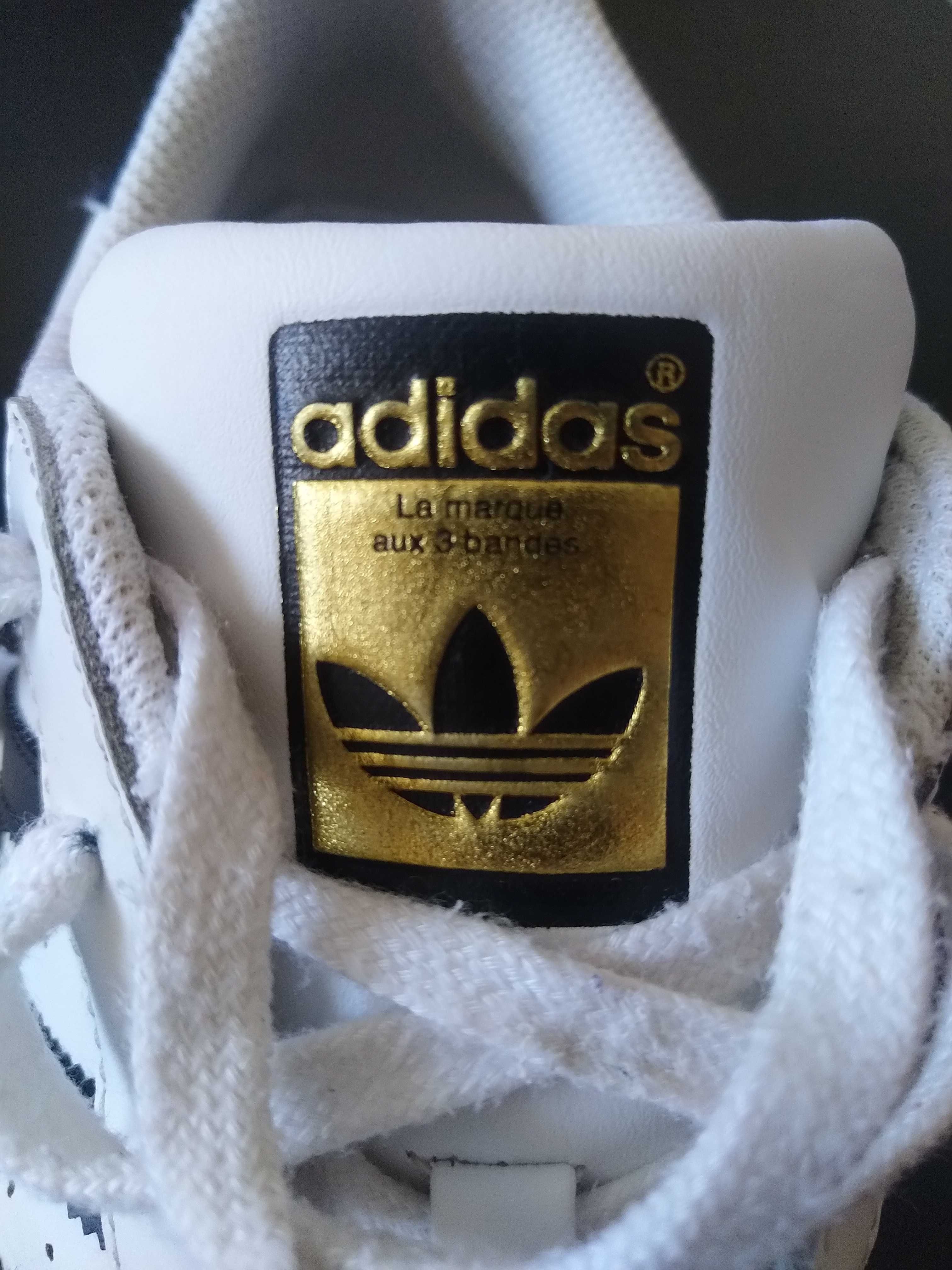 Vând pantofi sport "Adidas originals"