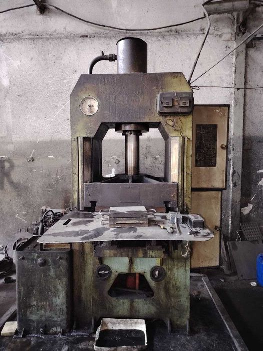 Сотилади Пресс гидравлический для резинавой формовой изделия