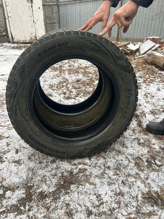 Продам шипованные шины 215/60/17