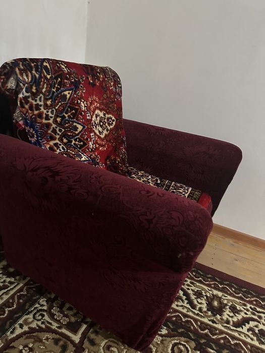 Кресло сотилади 2 та