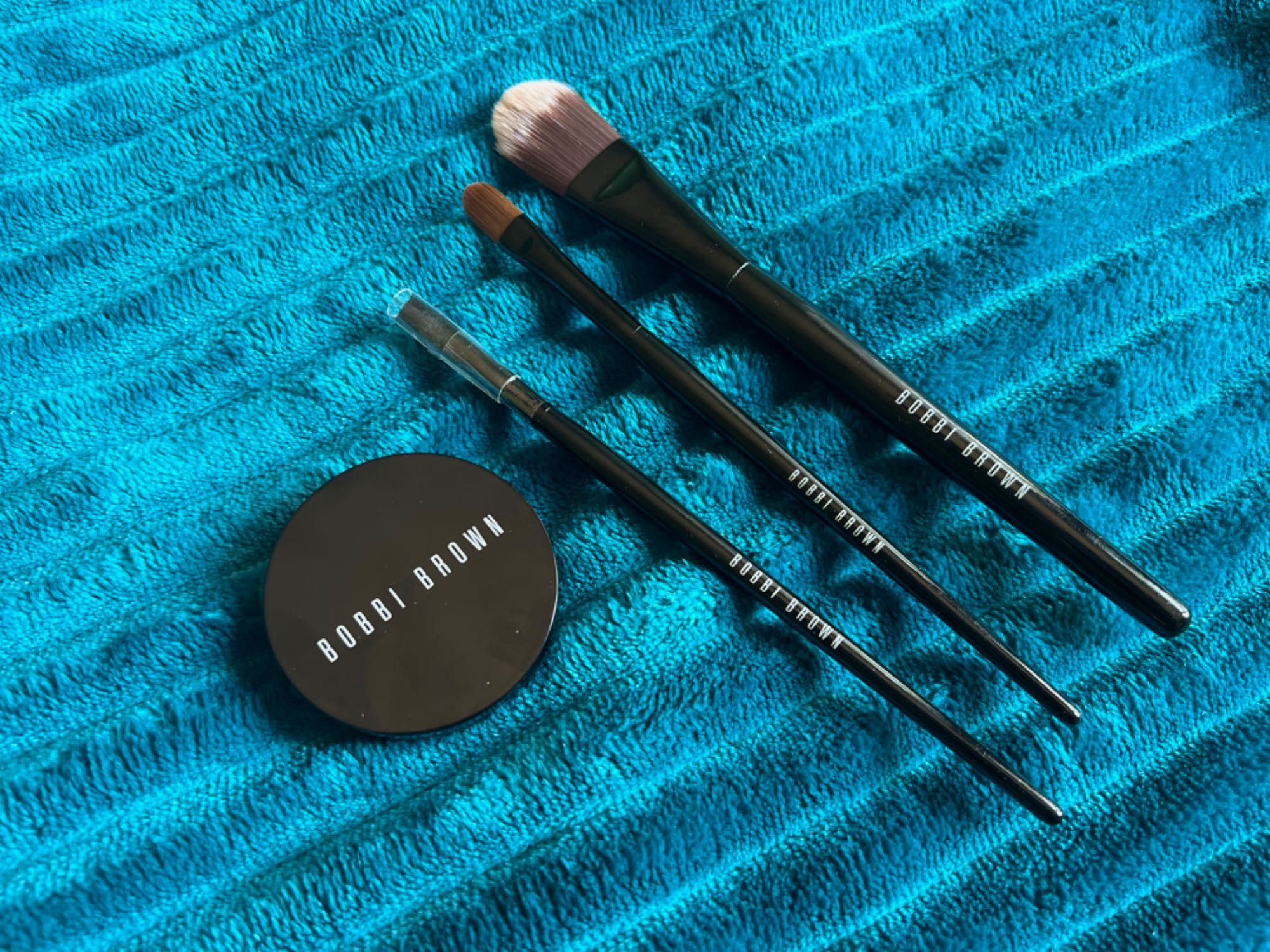 Нови. Bobbi Brown бронзираща пудра и четки за грим