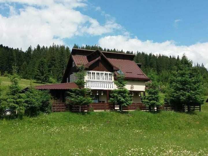 Cabana cu ciubăr și loc de joaca Bucovina