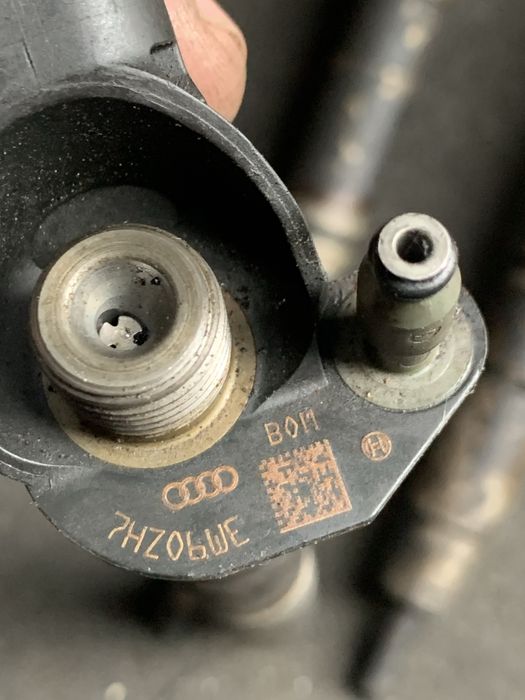 Injector 057130277  Audi