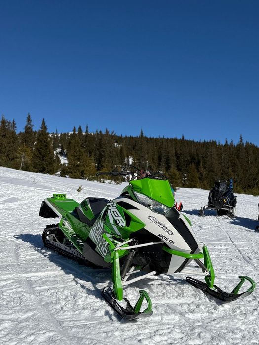Vând arctic cat m8000 Sau schimb cu model mai nou plus diferența