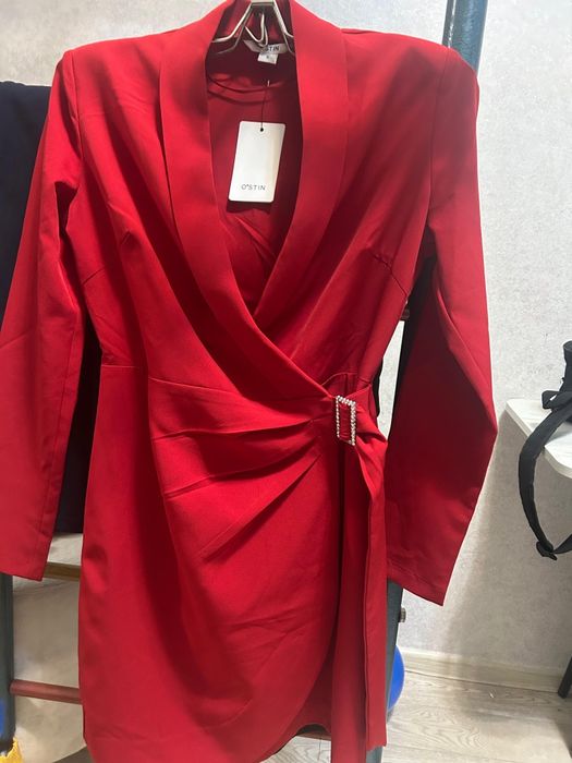 Платье красное   Ostin