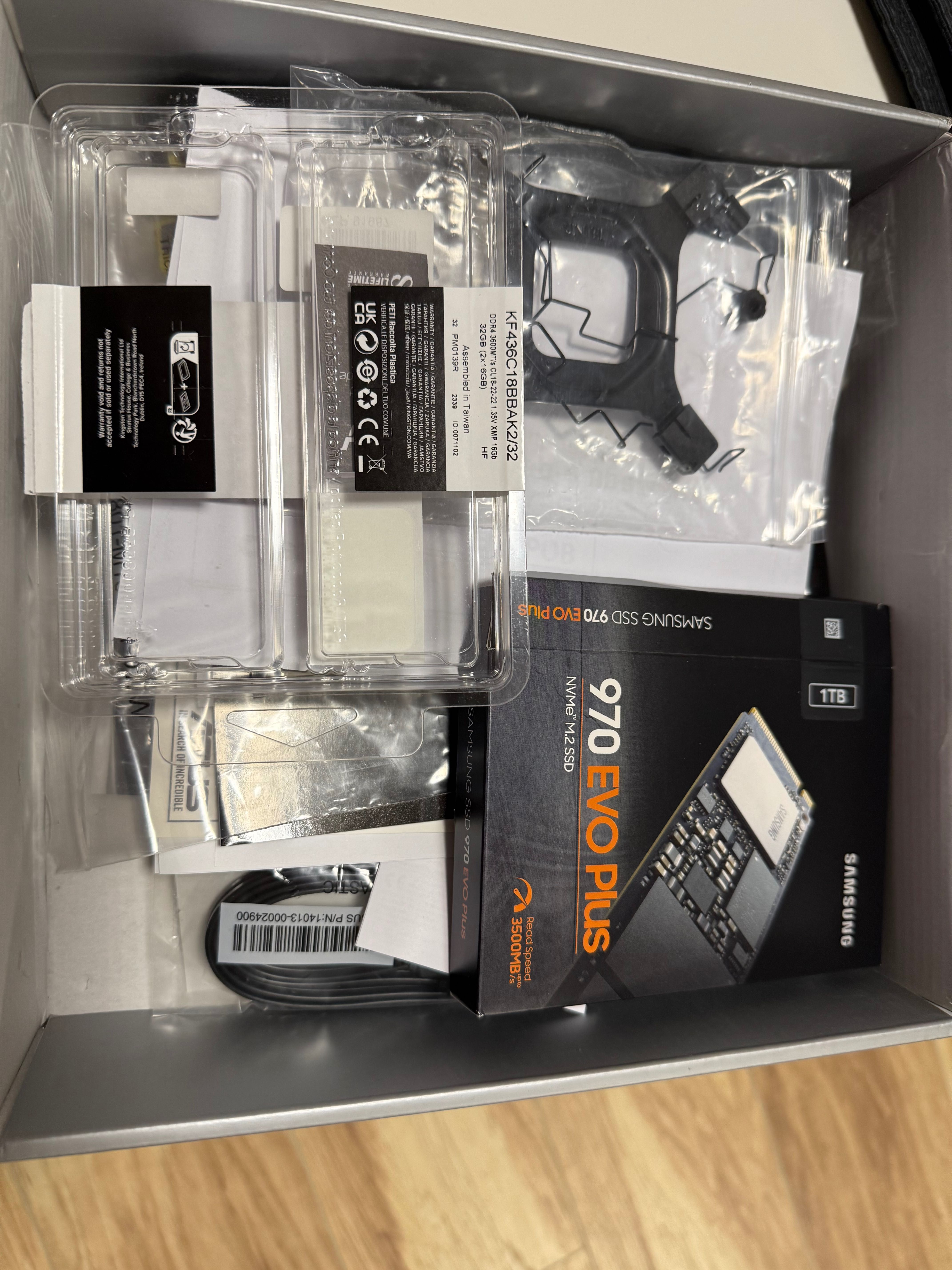 Геймърски компютър G:rigs (Nvidia RTX 4070, AMD Ryzen 7 5700)