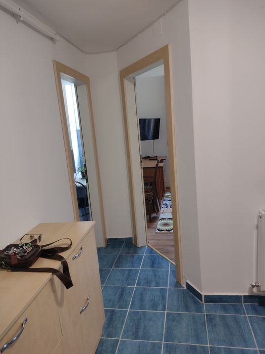 Închiriez apartament 3 camere
