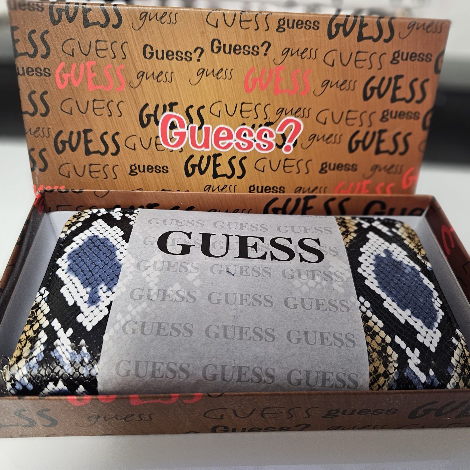 Portofel la cutie guess