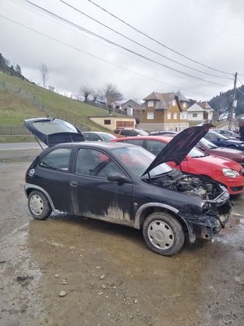 Dezmembrez Opel Corsa b
