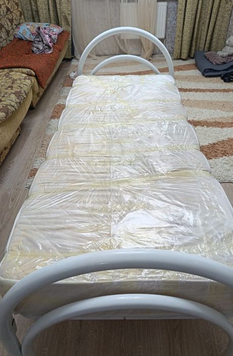 Продаю кровать железная сборная с матрацем