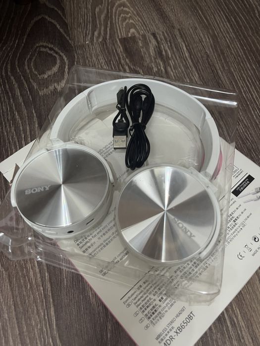 Продам наушники(Bluetooth)