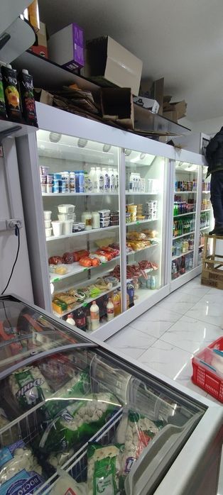 Xaladelnik vitrinniy