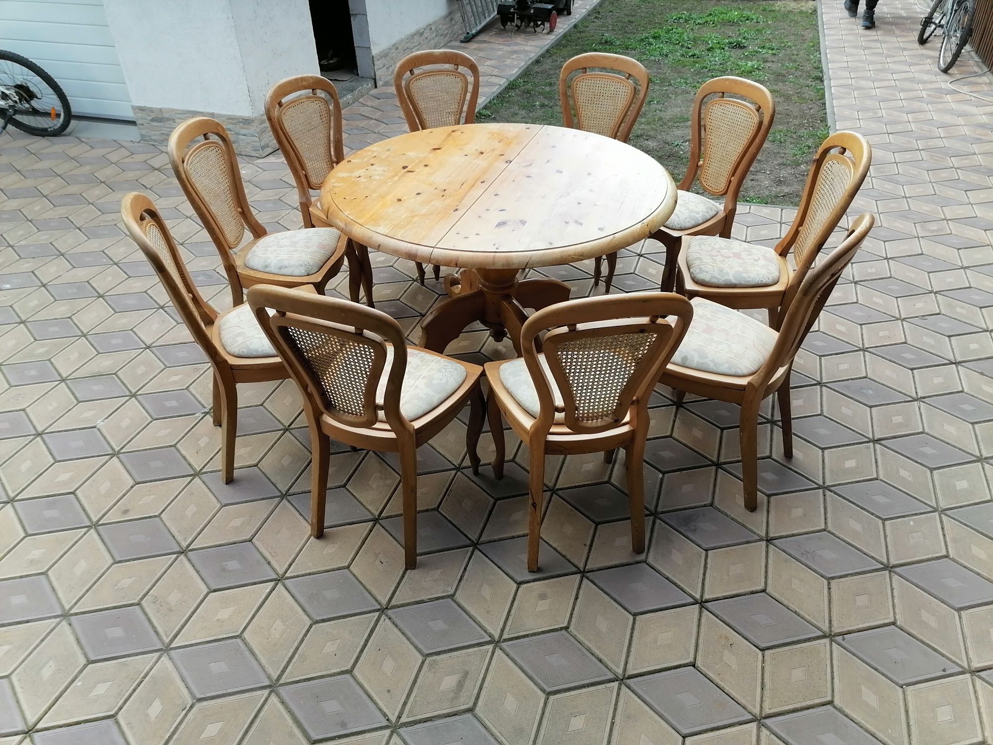 Vând setul complet masa + 10 scaune