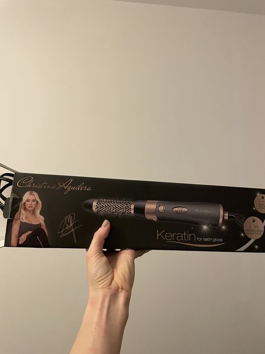 Uscator de par/perie de par cu aer cald