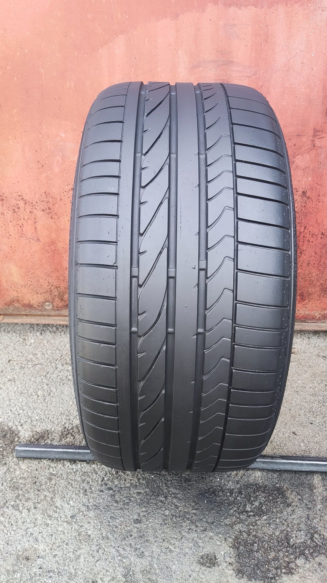 1бр. лятна гума 255/35/18 Bridgestone Potenza, XL, runflat
6.85mm 
Доб