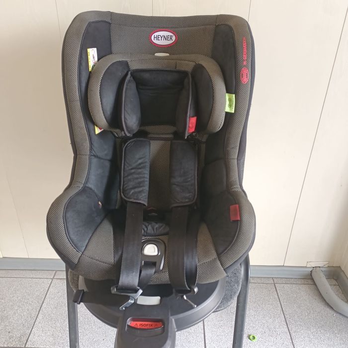 Детское автокресло Heyner MultiFix Twist 0/1 (до 18 кг) черный