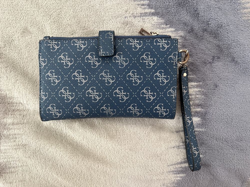 Дамско портмоне Guess