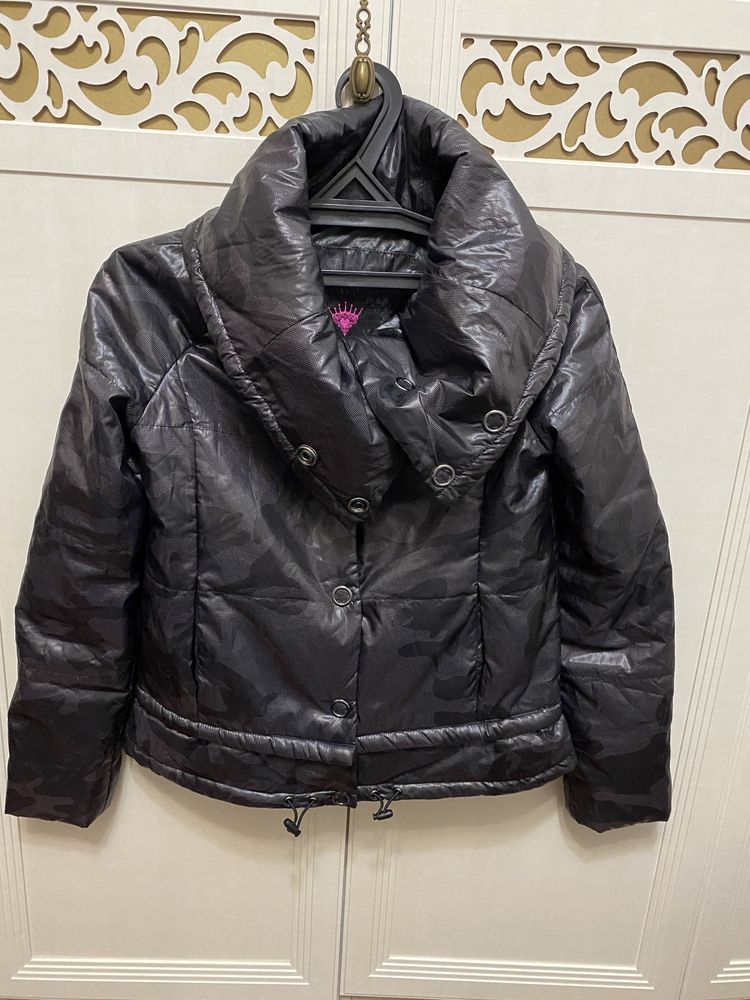 Продам куртку женскую размер 44 бренд Кира Пластинина