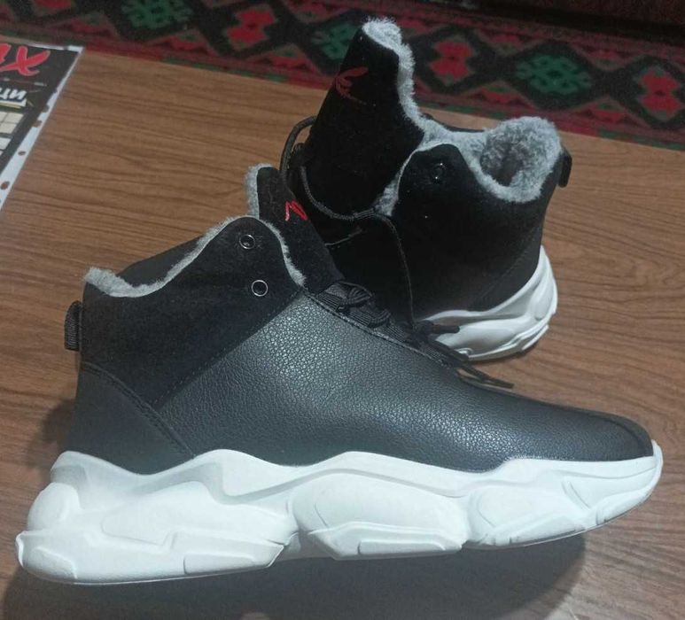 Мъжки зимни топли високи маратонки с пухена подплата