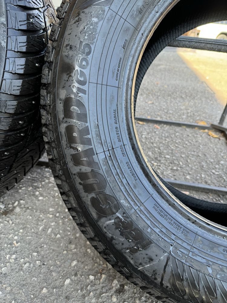Продам два балона Yokohama ice guard 65