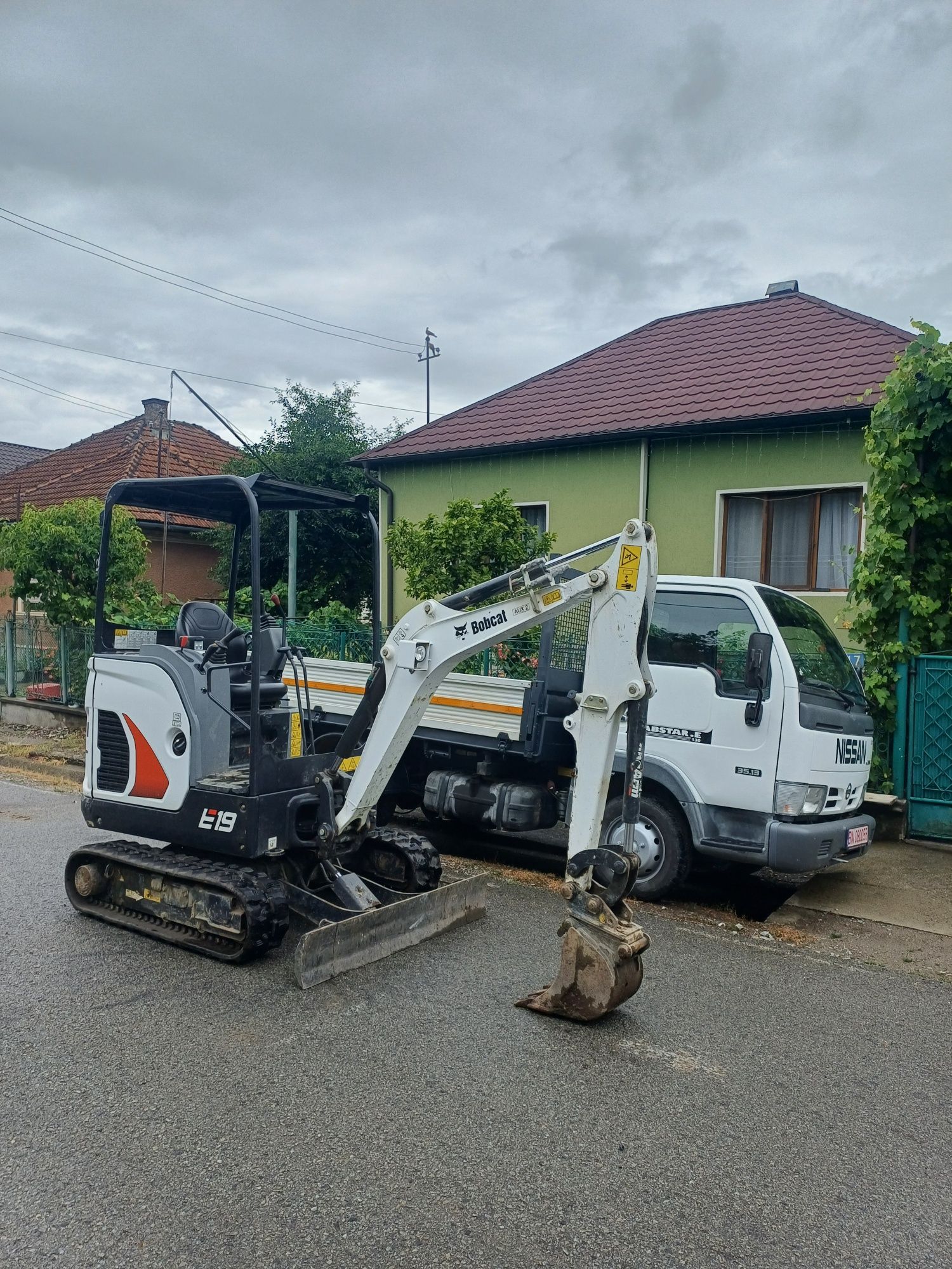 Miniexcavator bobcat e19